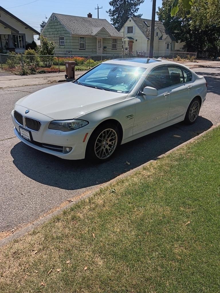 BMW 5-Series  2012