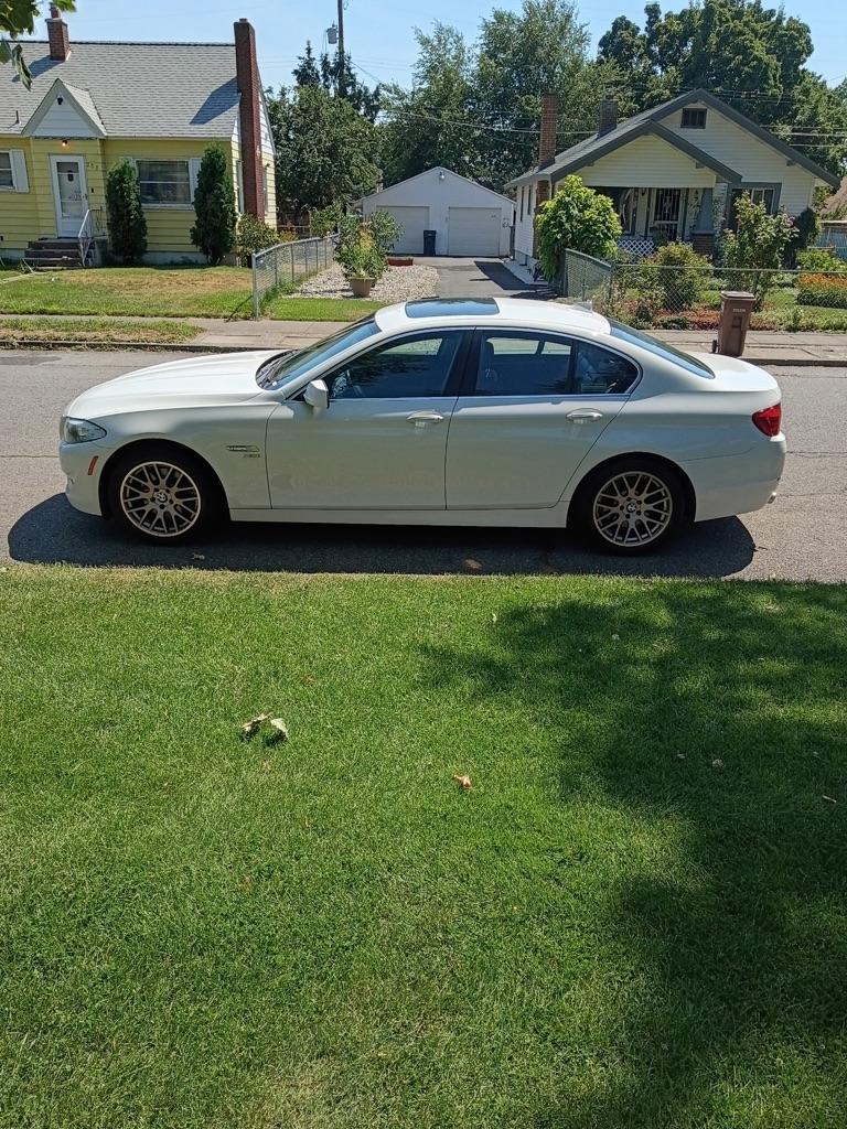 BMW 5-Series  2012