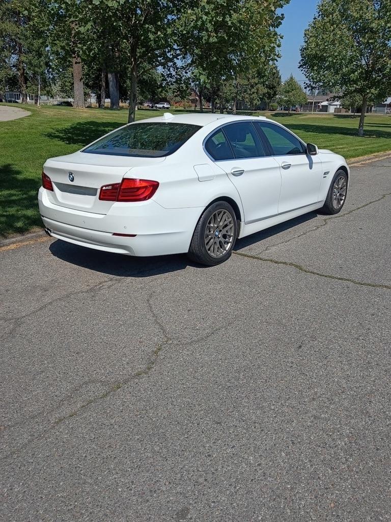 BMW 5-Series  2012