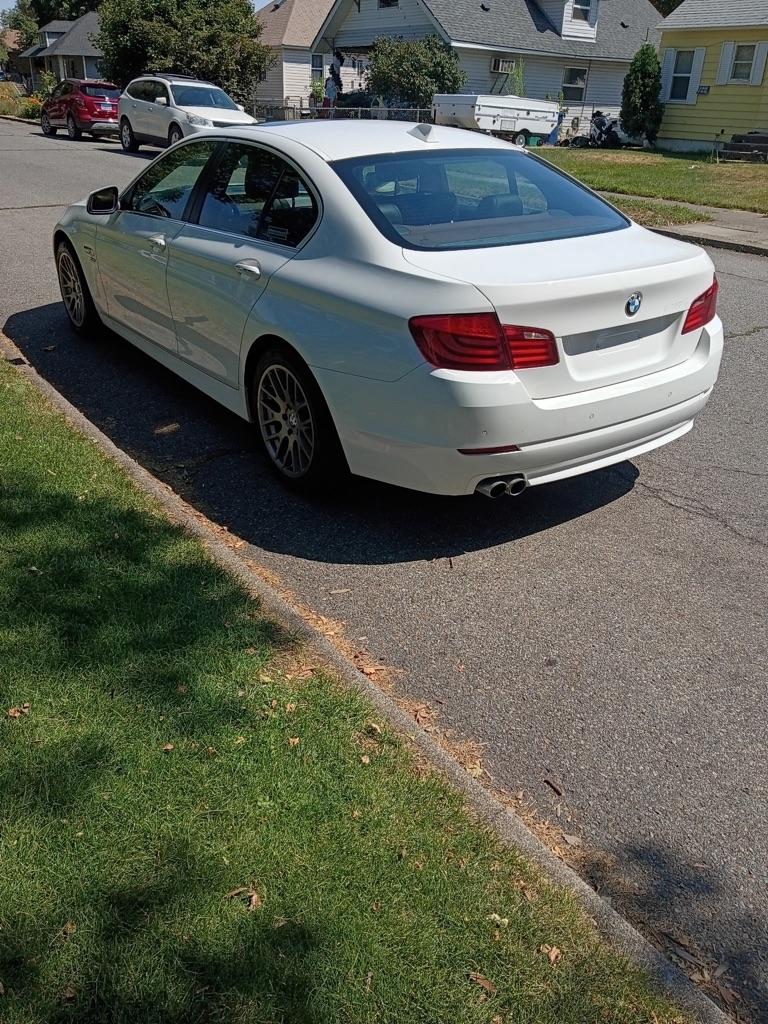 BMW 5-Series  2012