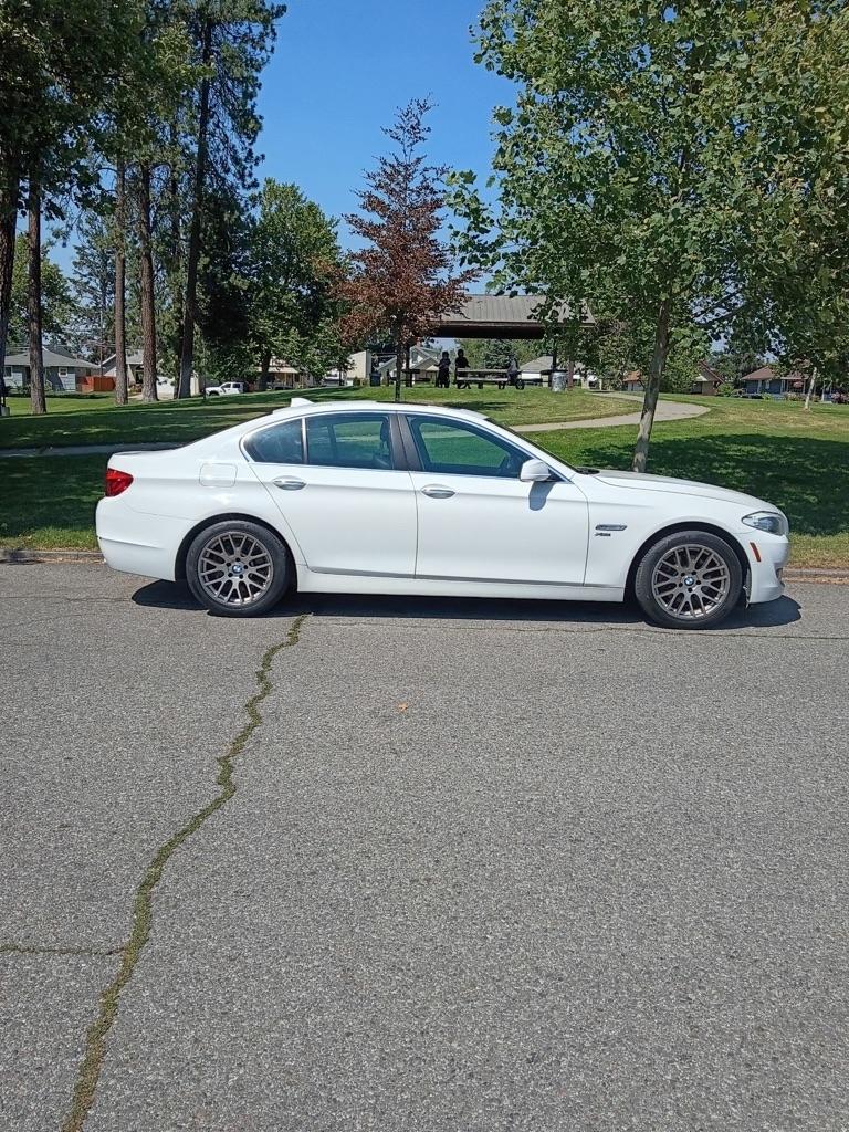 BMW 5-Series  2012
