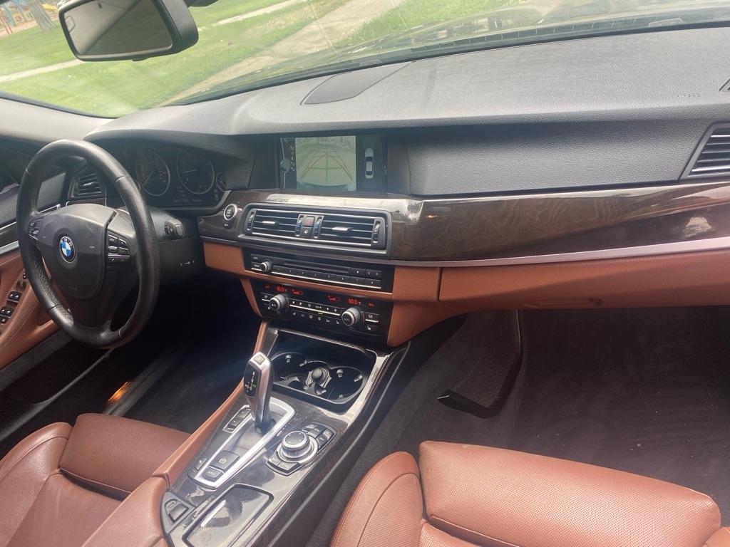 BMW 5-Series  2012