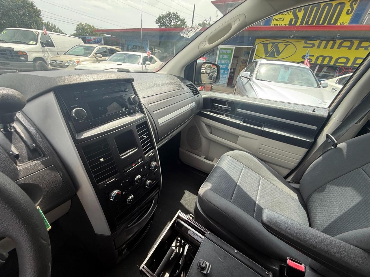 Dodge Grand Caravan SE 2010