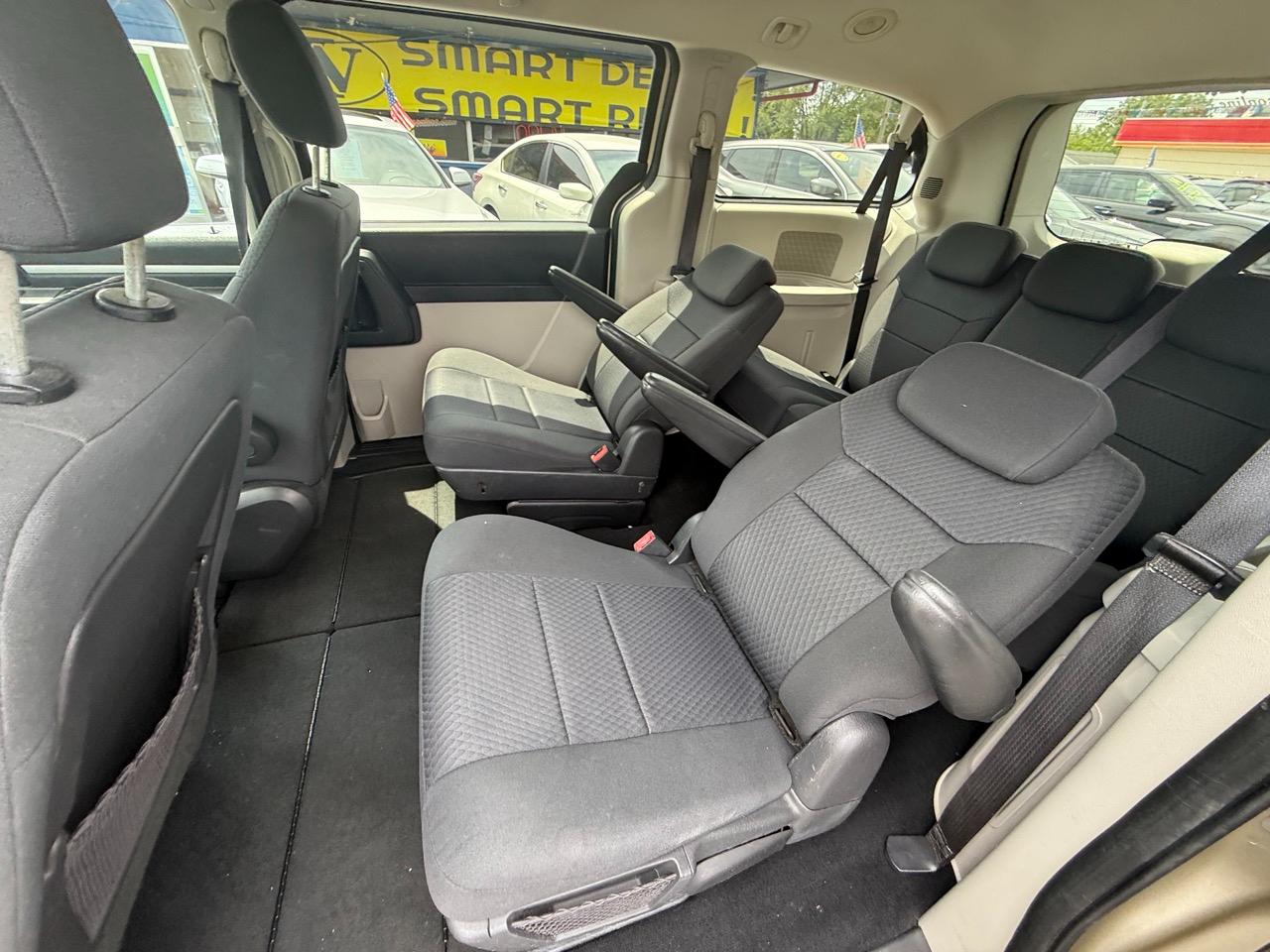 Dodge Grand Caravan SE 2010