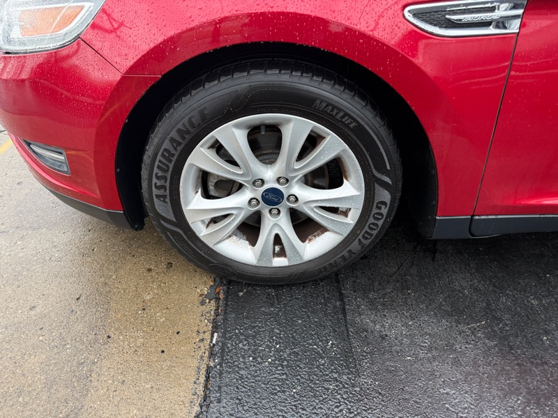 Ford Taurus SEL FWD 2011