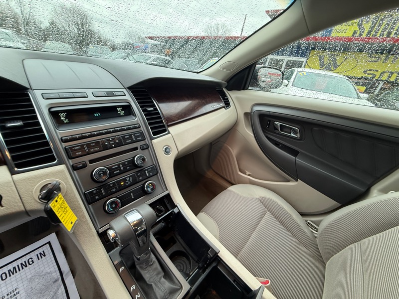 Ford Taurus SEL FWD 2011