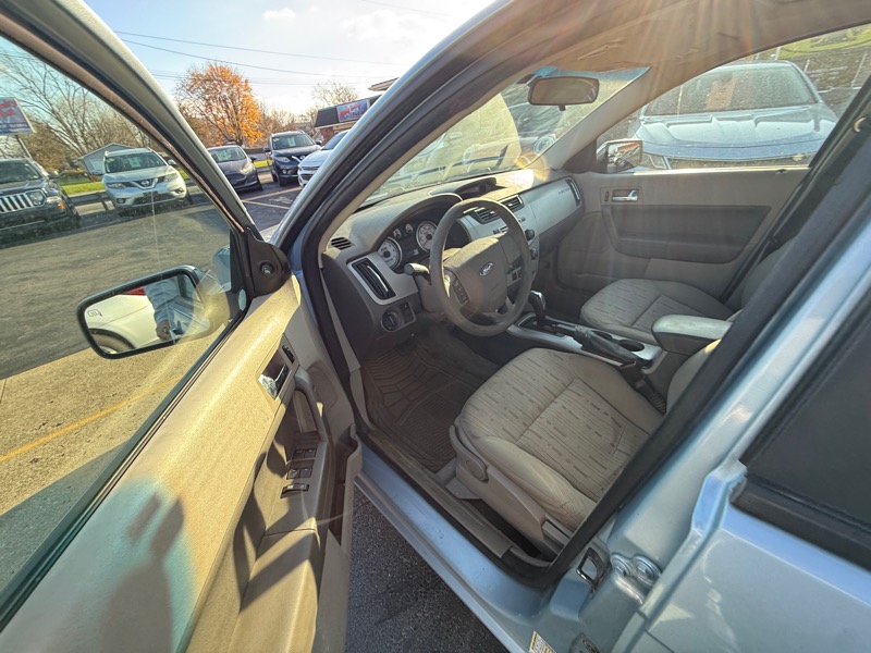 Ford Focus SE Sedan 2008