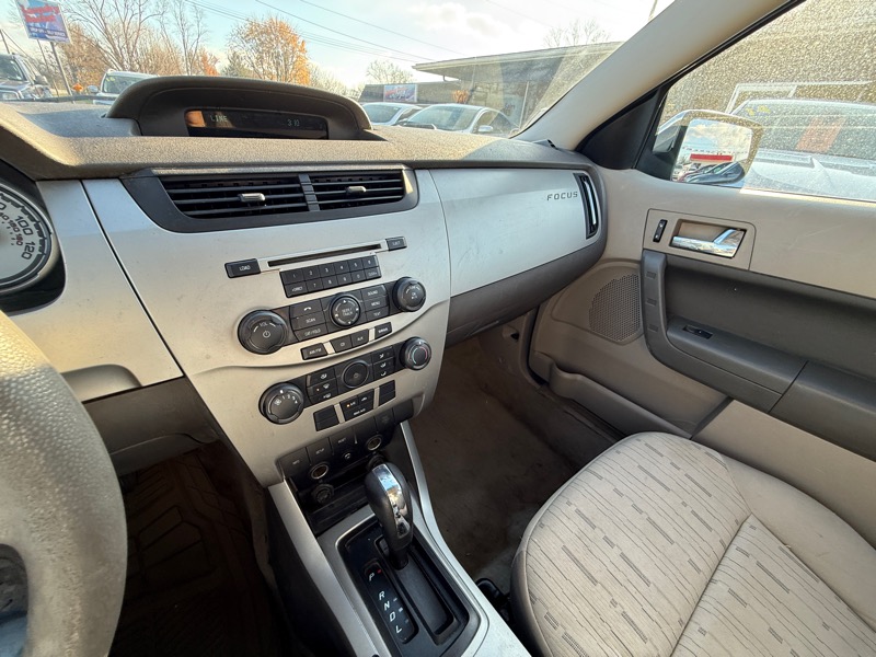 Ford Focus SE Sedan 2008