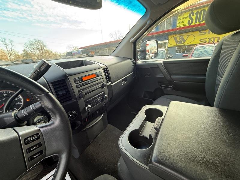 Nissan Titan LE Crew Cab 4WD SWB 2008