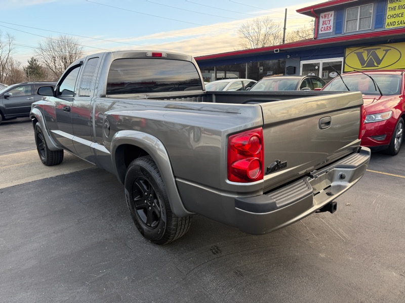 Dodge Dakota SXT Extended Cab 4WD 2011