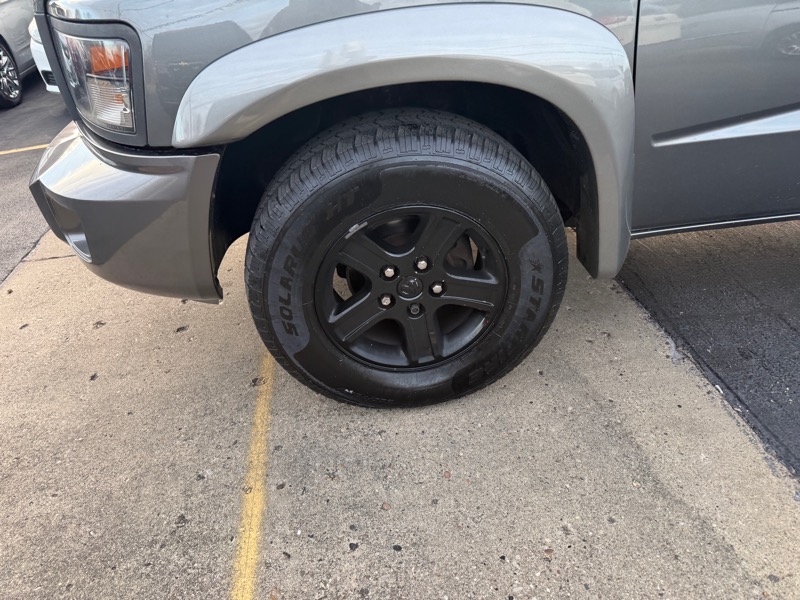 Dodge Dakota SXT Extended Cab 4WD 2011
