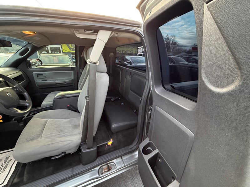 Dodge Dakota SXT Extended Cab 4WD 2011