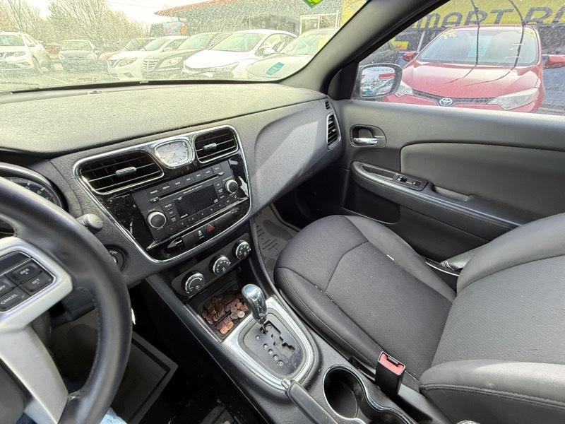 Chrysler 200 Touring 2012