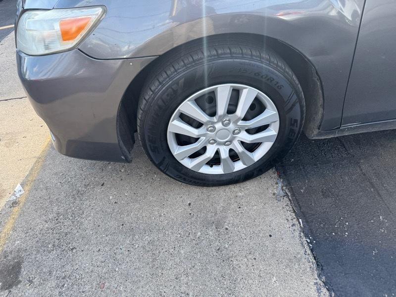 Toyota Camry Base 6-Spd AT 2011