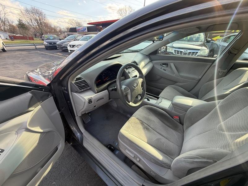 Toyota Camry Base 6-Spd AT 2011