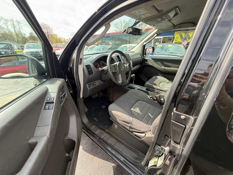 Nissan Frontier SV Crew Cab V6 2011