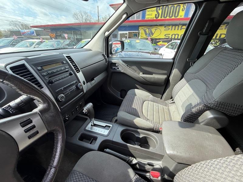 Nissan Frontier SV Crew Cab V6 2011