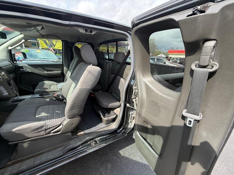 Nissan Frontier SV Crew Cab V6 2011