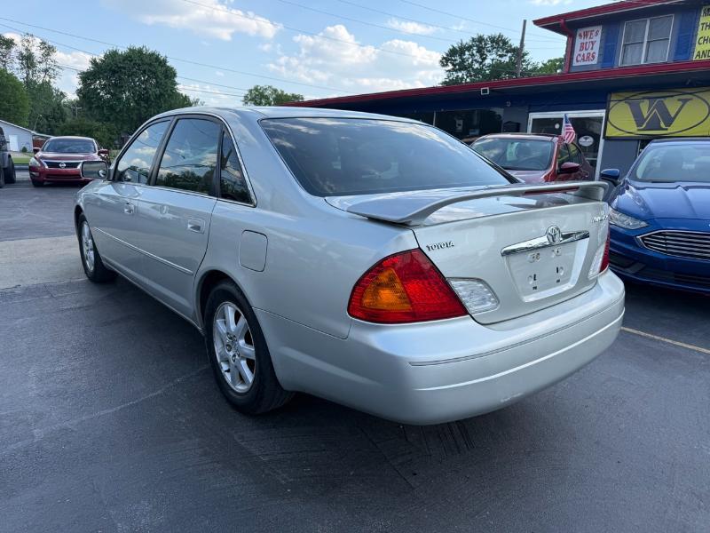 Toyota Avalon XL 2000