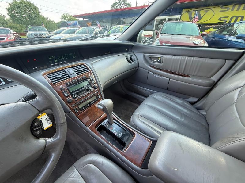 Toyota Avalon XL 2000