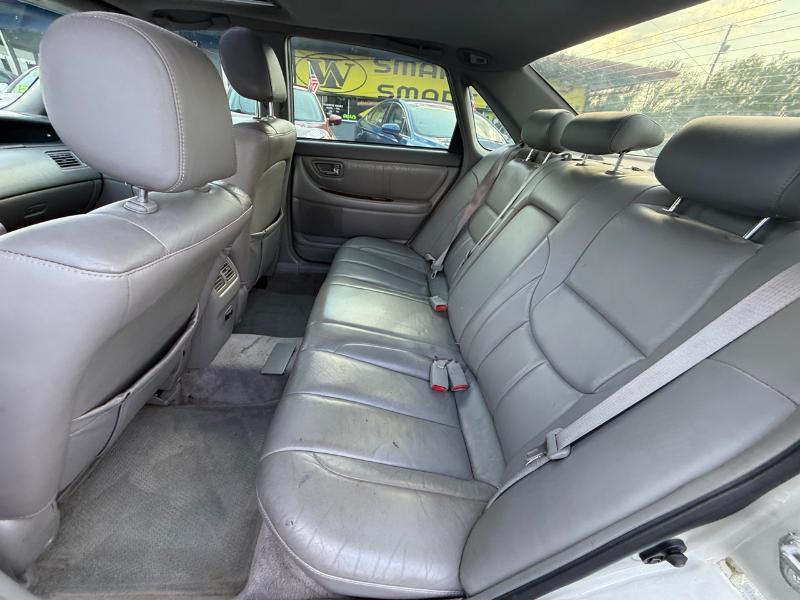 Toyota Avalon XL 2000