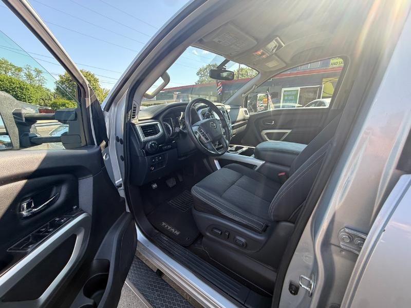 Nissan Titan Platinum Reserve Crew Cab 4WD 2017