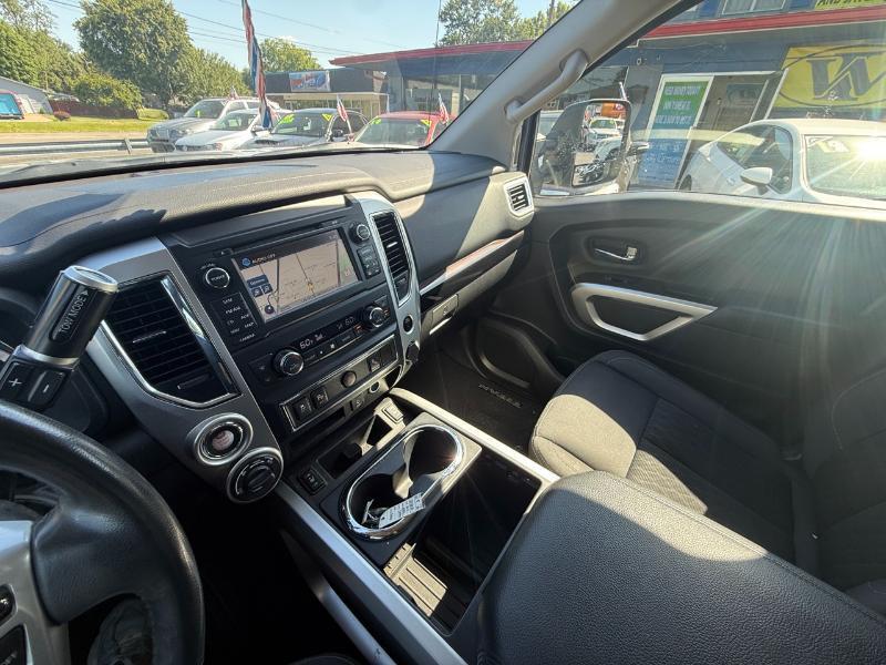 Nissan Titan Platinum Reserve Crew Cab 4WD 2017