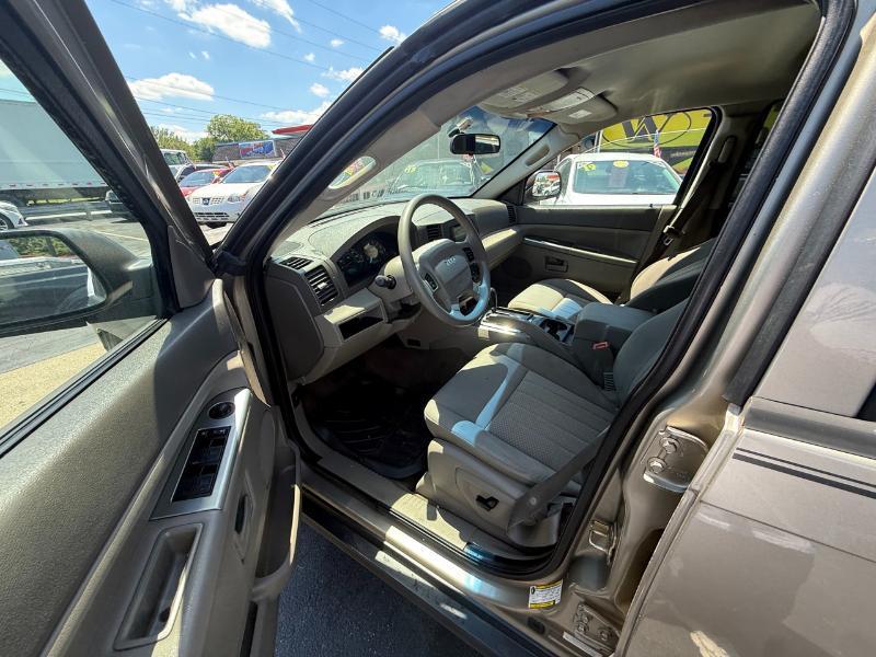 Jeep Grand Cherokee Laredo 2WD 2005