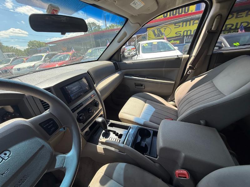 Jeep Grand Cherokee Laredo 2WD 2005