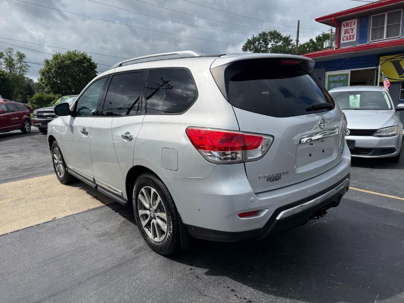 Nissan Pathfinder SV 4WD 2015