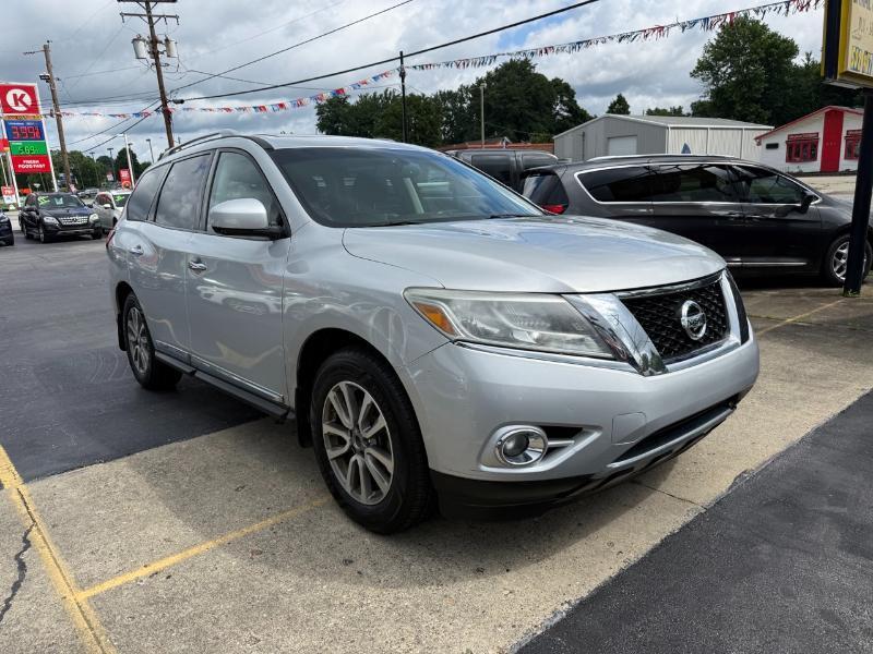 Nissan Pathfinder SV 4WD 2015