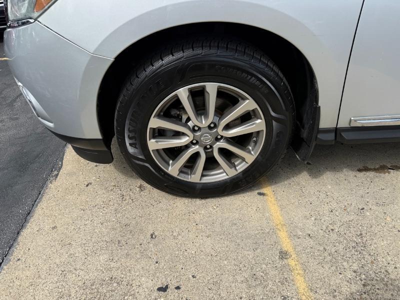 Nissan Pathfinder SV 4WD 2015