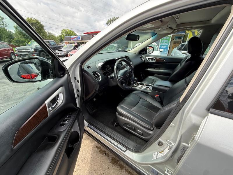 Nissan Pathfinder SV 4WD 2015