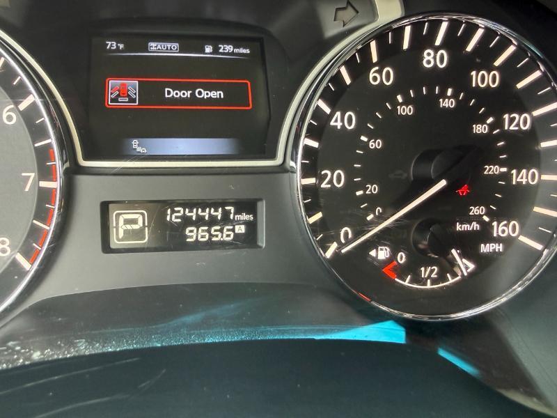 Nissan Pathfinder SV 4WD 2015