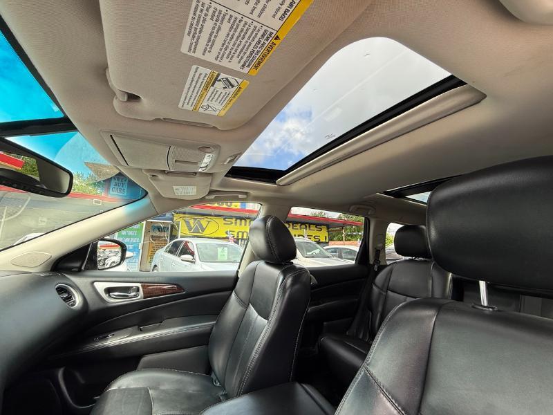 Nissan Pathfinder SV 4WD 2015