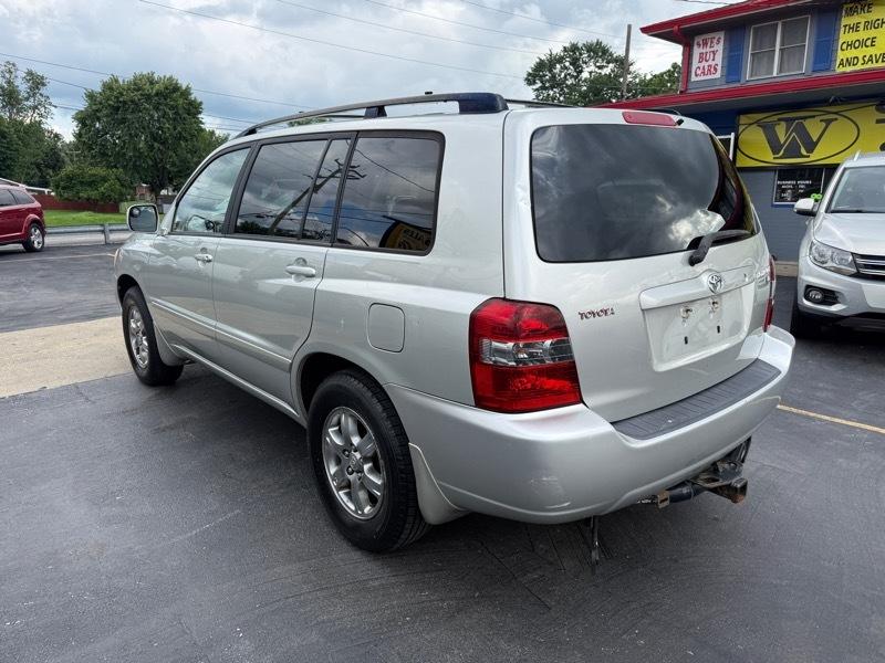 Toyota Highlander V6 2WD with 3rd-Row Seat 2004