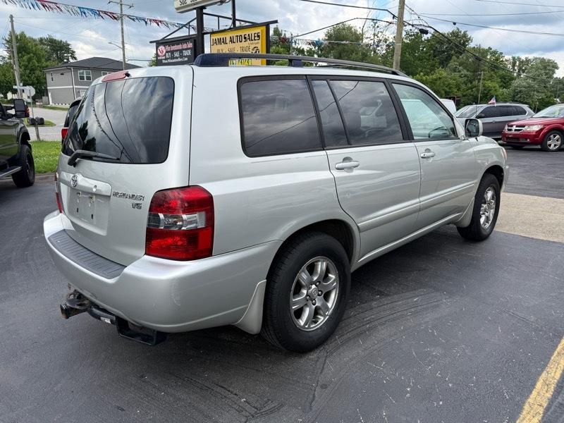 Toyota Highlander V6 2WD with 3rd-Row Seat 2004