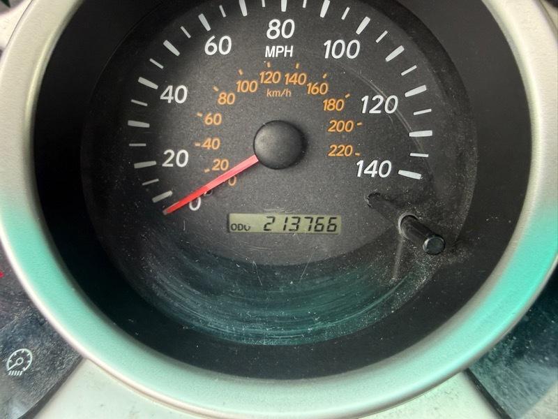 Toyota Highlander V6 2WD with 3rd-Row Seat 2004