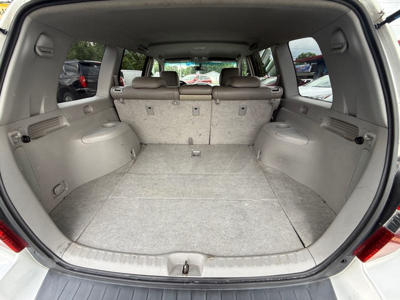 Toyota Highlander V6 2WD with 3rd-Row Seat 2004