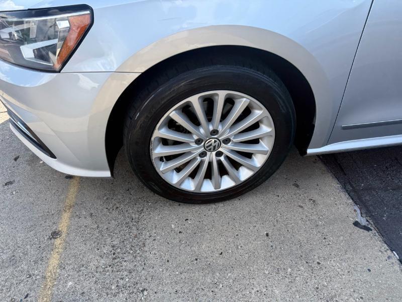 Volkswagen Passat SE PZEV 6A w/ Sunroof & Nav 2016
