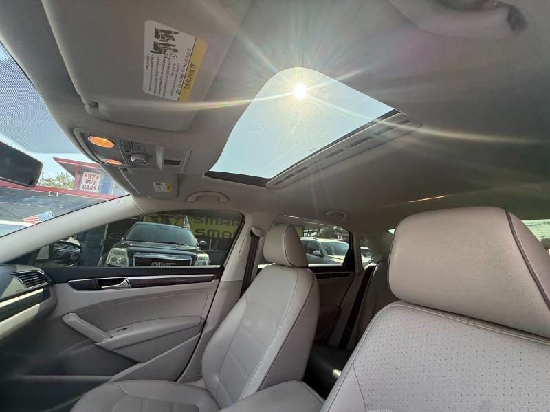 Volkswagen Passat SE PZEV 6A w/ Sunroof & Nav 2016