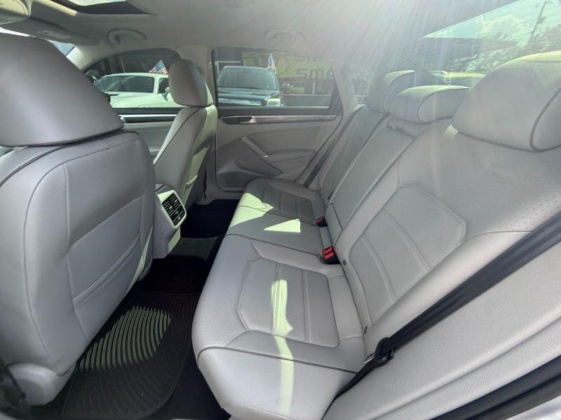 Volkswagen Passat SE PZEV 6A w/ Sunroof & Nav 2016