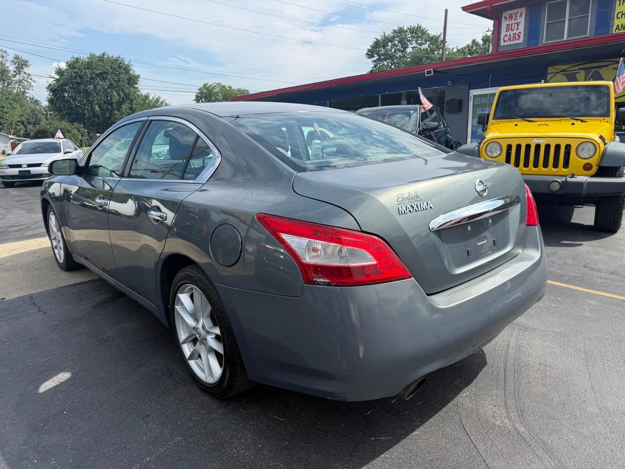 Nissan Maxima S 2009