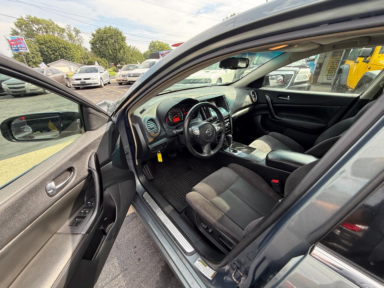 Nissan Maxima S 2009