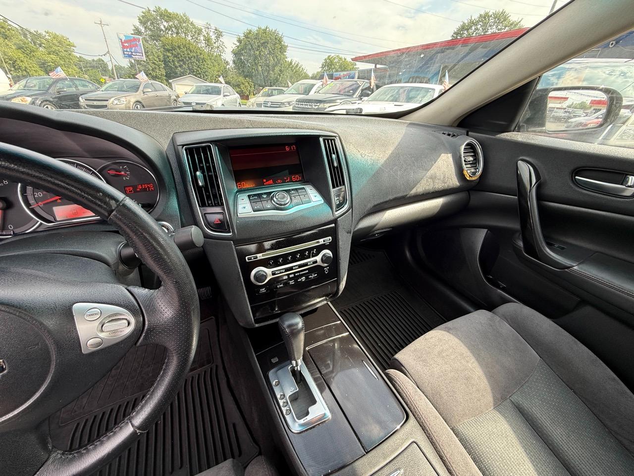 Nissan Maxima S 2009