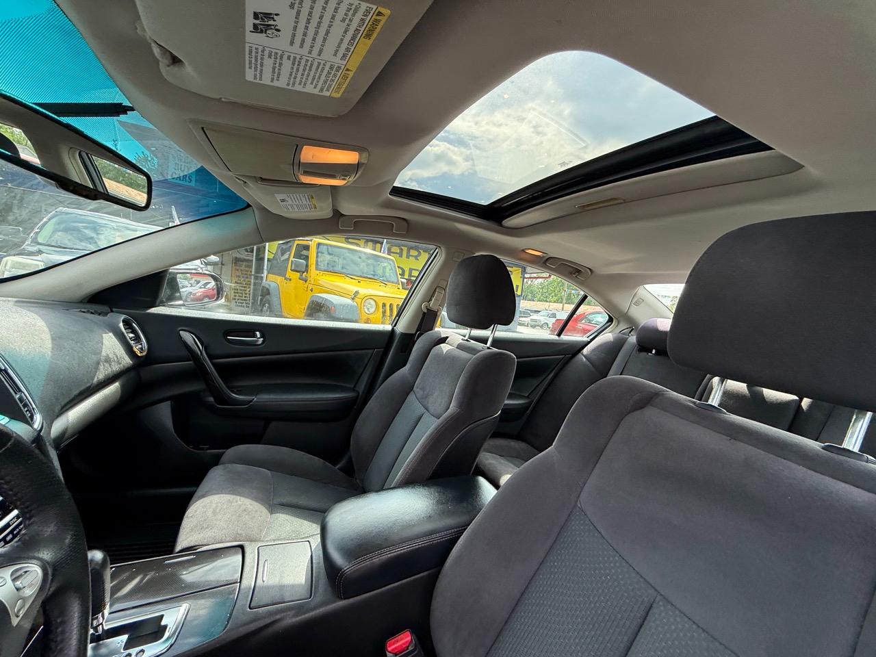 Nissan Maxima S 2009