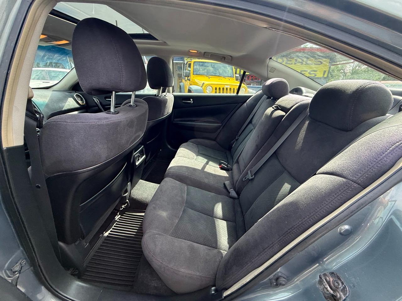 Nissan Maxima S 2009