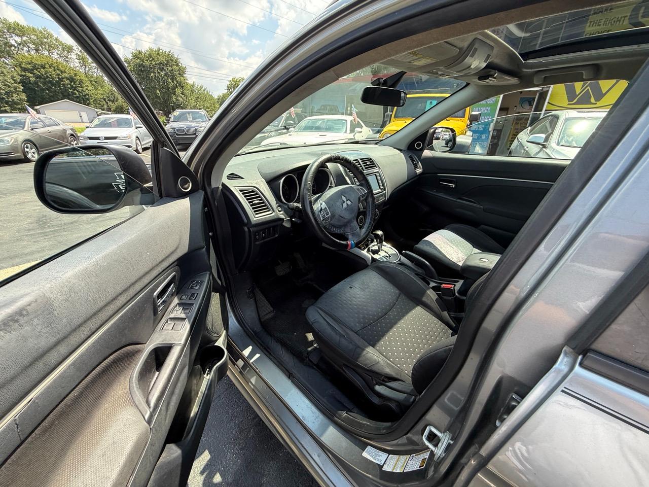 Mitsubishi Outlander Sport SE 2WD 2011