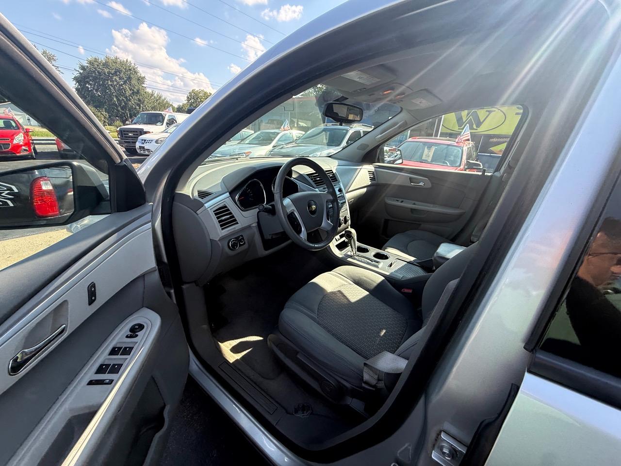 Chevrolet Traverse LS FWD w/PDC 2012