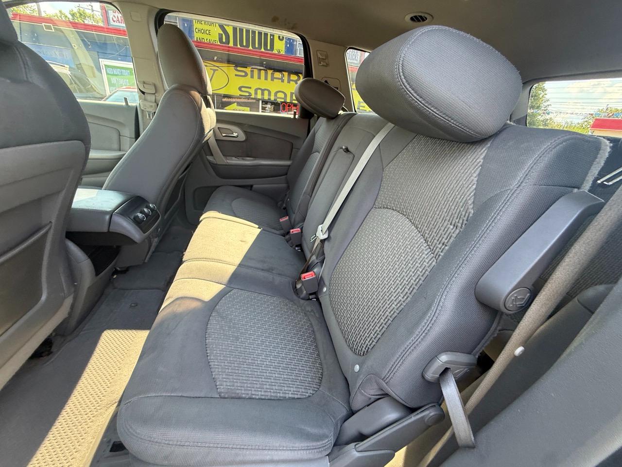 Chevrolet Traverse LS FWD w/PDC 2012